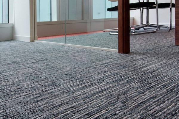 renovar-tu-oficina-con-alfombras-modulares